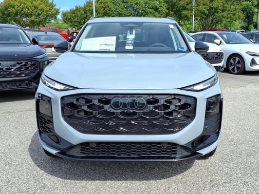 Arrow Gray Pearl Effect 2026 Audi Q3 TFSI quattro S tronic