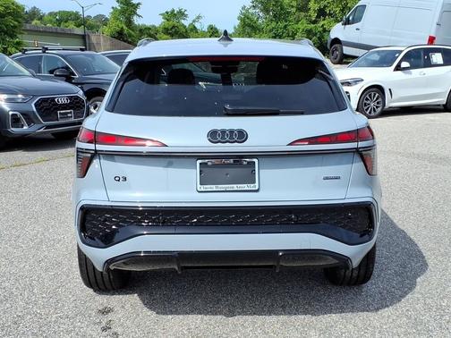 Arrow Gray Pearl Effect 2026 Audi Q3 TFSI quattro S tronic