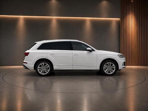 Glacier White Metallic 2023 Audi Q7 55 Premium Plus