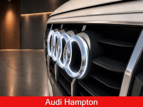 Glacier White Metallic 2023 Audi Q7 55 Premium Plus