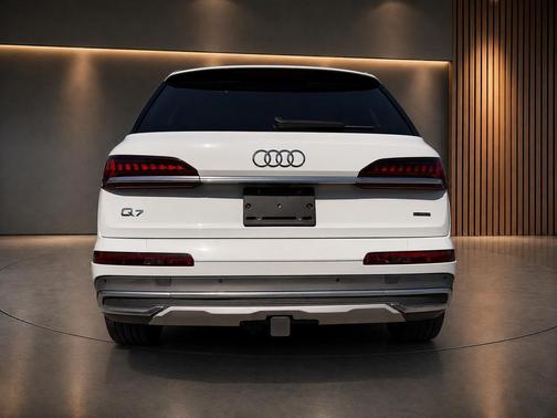Glacier White Metallic 2023 Audi Q7 55 Premium Plus