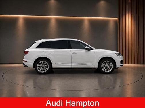 Glacier White Metallic 2023 Audi Q7 55 Premium Plus