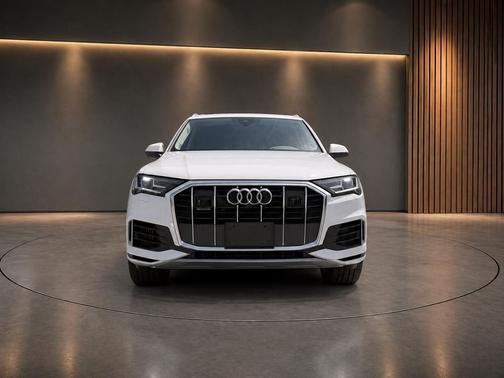 Glacier White Metallic 2023 Audi Q7 55 Premium Plus