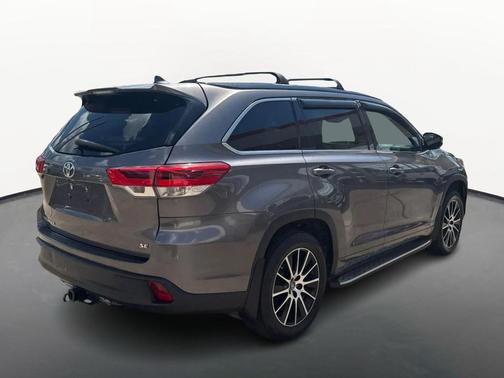 2017 Toyota Highlander SE