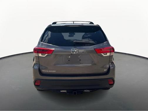 2017 Toyota Highlander SE