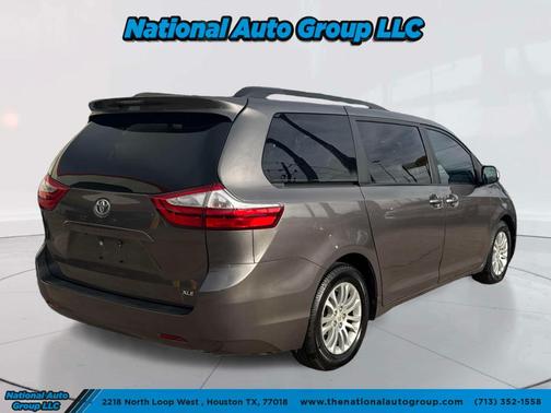 2017 Toyota Sienna XLE