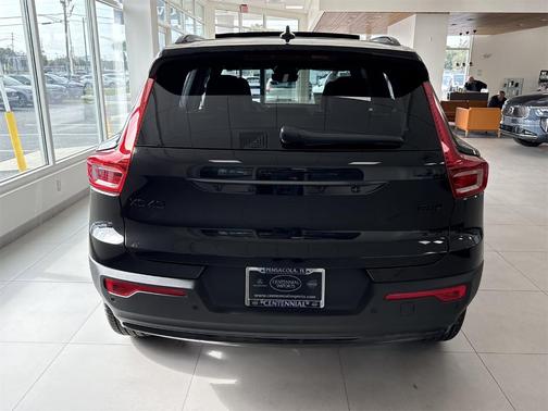 2026 Volvo XC40 B5 Ultra Black Edition