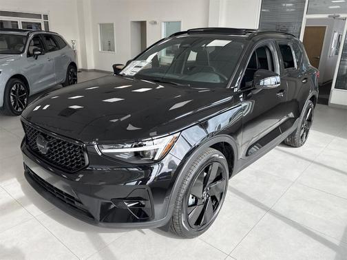 2026 Volvo XC40 B5 Ultra Black Edition