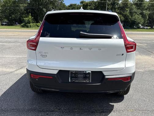 Crystal White 2026 Volvo XC40 B5 Ultra
