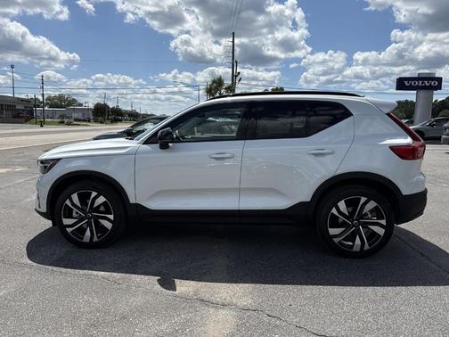 Crystal White 2026 Volvo XC40 B5 Ultra