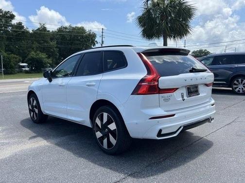 2024 Volvo XC60 Recharge Plug-In Hybrid T8 Plus Dark Theme