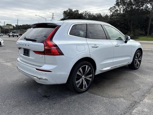 2023 Volvo XC60 Recharge Plug-In Hybrid T8 Ultimate Bright Theme