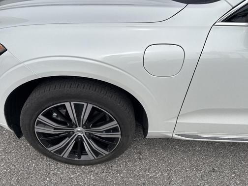 2023 Volvo XC60 Recharge Plug-In Hybrid T8 Ultimate Bright Theme