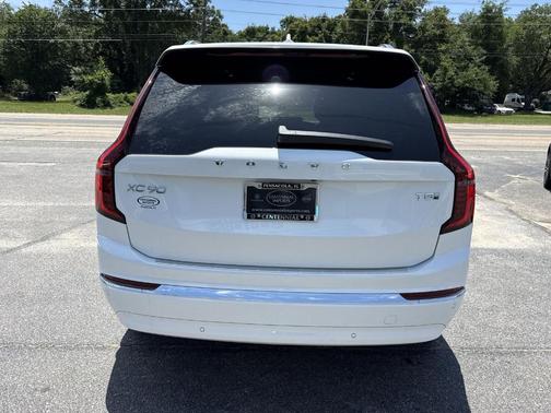 Crystal White Pearl 2026 Volvo XC90 Plug-In Hybrid T8 Plus 7-Seater