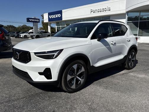 2026 Volvo XC40 B5 Plus