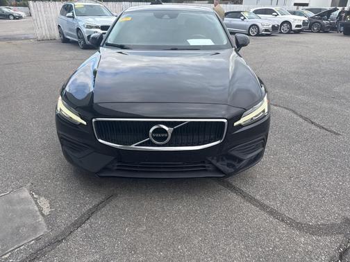 2020 Volvo S60 T6 Momentum