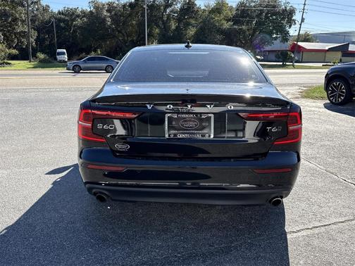 2020 Volvo S60 T6 Momentum