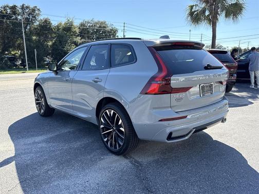 2026 Volvo XC60 B5 Ultra