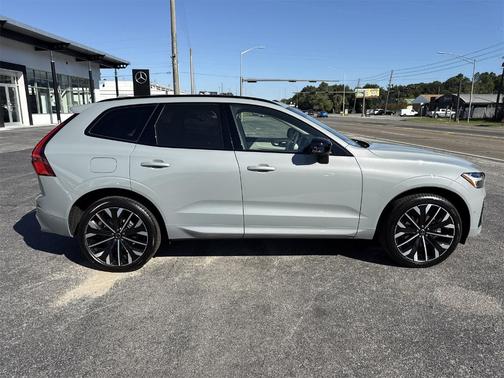2026 Volvo XC60 B5 Ultra