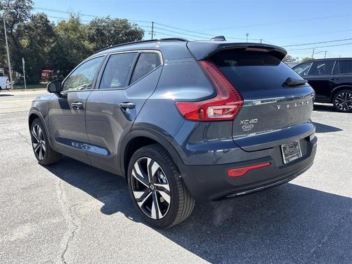 2026 Volvo XC40 B5 Ultra