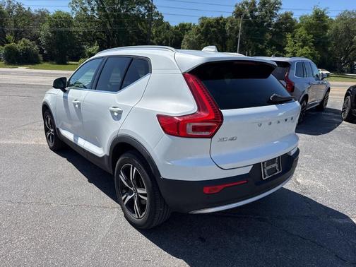 2023 Volvo XC40 B5 Plus Bright Theme
