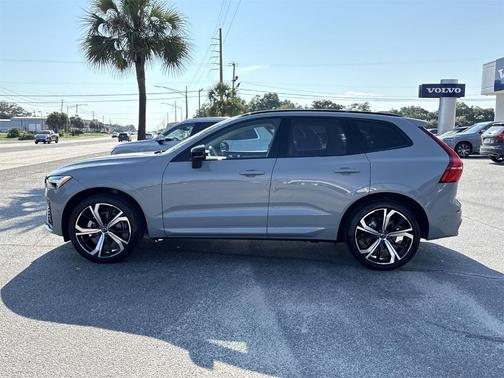 2025 Volvo XC60 B5 Ultra