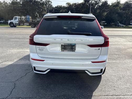 2026 Volvo XC60 B5 Ultra