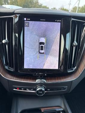 2023 Volvo XC60 B5 Ultimate Dark Theme