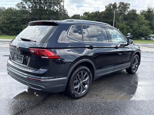 Deep Black Pearl Effect 2023 Volkswagen Tiguan 2.0T SE