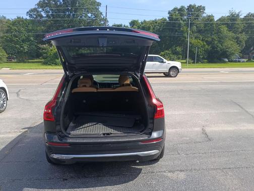 Onyx Black Metallic 2023 Volvo XC60 B5 Ultimate Bright Theme