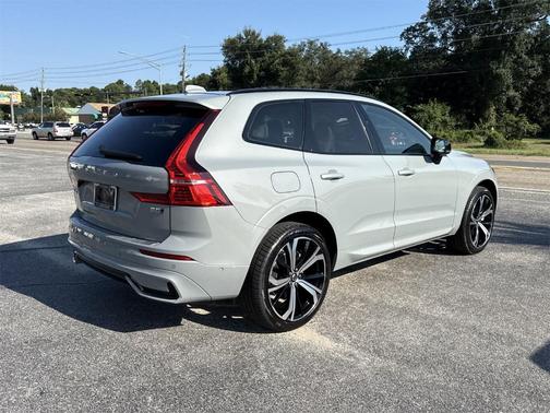 2025 Volvo XC60 B5 Ultra