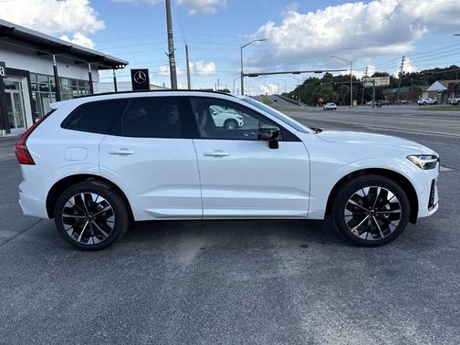Crystal White 2026 Volvo XC60 B5 Plus