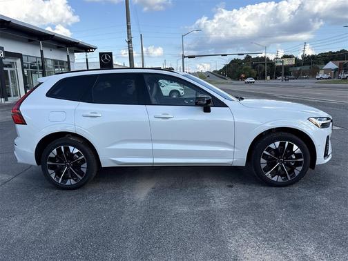 2026 Volvo XC60 B5 Plus