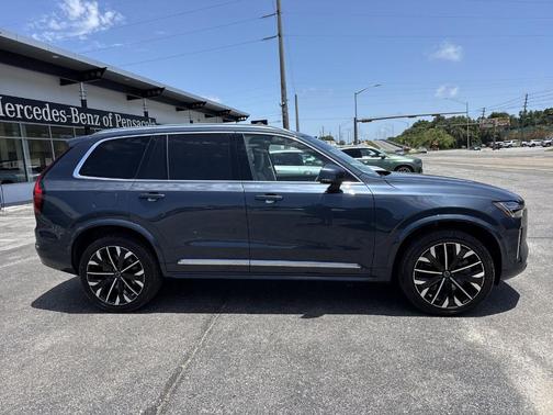 Denim Blue Metallic 2026 Volvo XC90 Plug-In Hybrid T8 Ultra 7-Seater
