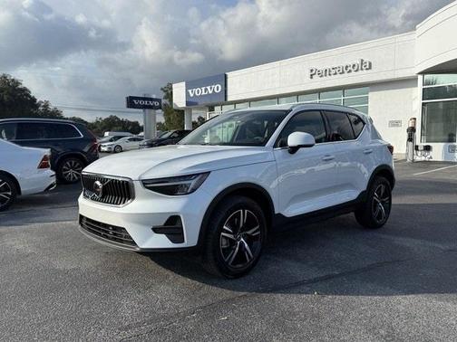 2025 Volvo XC40 B5 Core Bright Theme