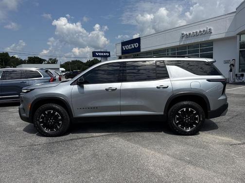 Sterling Gray Metallic 2026 Chevrolet Traverse Z71