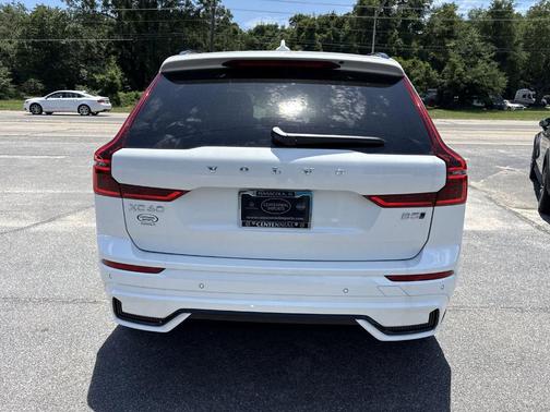 Crystal White 2026 Volvo XC60 B5 Core