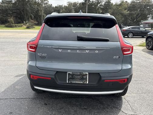 2023 Volvo XC40 B5 Plus Bright Theme