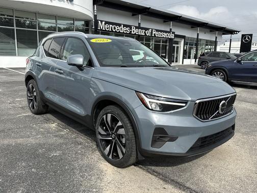 2023 Volvo XC40 B5 Plus Bright Theme