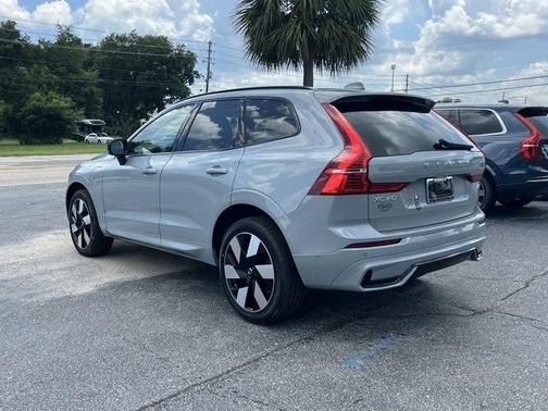 2025 Volvo XC60 Plug-In Hybrid T8 Plus