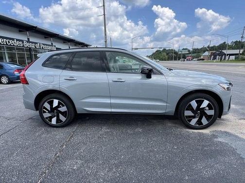 2025 Volvo XC60 Plug-In Hybrid T8 Plus