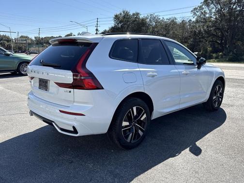 Crystal White 2026 Volvo XC60 B5 Core