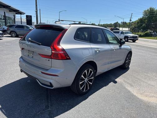 Silver 2023 Volvo XC60 B5 Plus Dark Theme