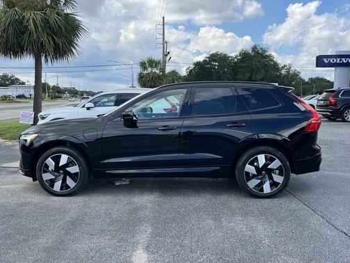 2025 Volvo XC60 Plug-In Hybrid T8 Plus
