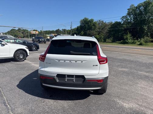 2023 Volvo XC40 B5 Ultimate Bright Theme