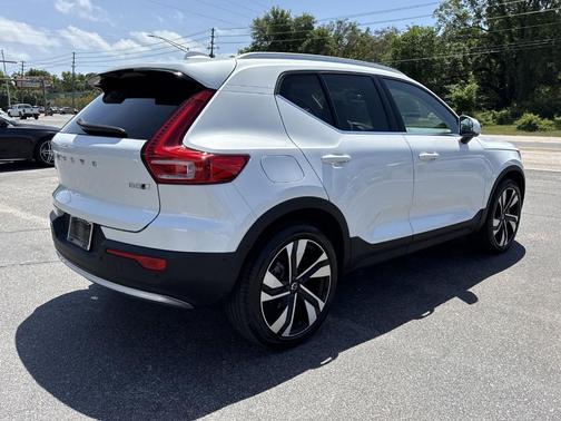 Crystal White 2023 Volvo XC40 B5 Ultimate Bright Theme