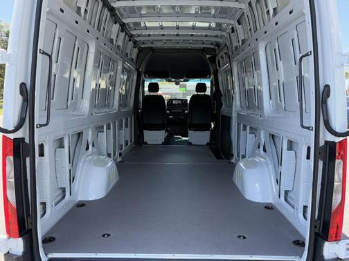 2025 Mercedes-Benz Sprinter 2500 High Roof