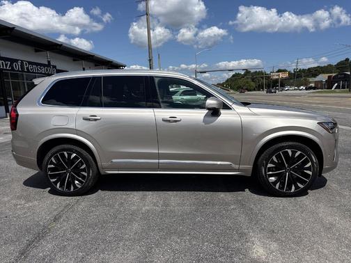 Bright 2026 Volvo XC90 B6 Plus 7-Seater