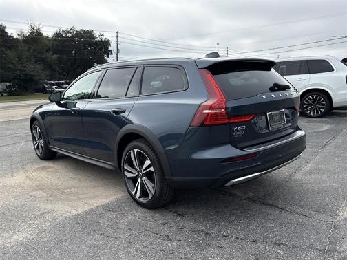 2026 Volvo V60 Cross Country B5 Plus