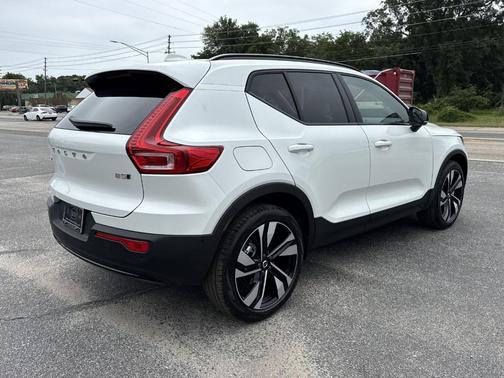 Crystal White 2026 Volvo XC40 B5 Plus